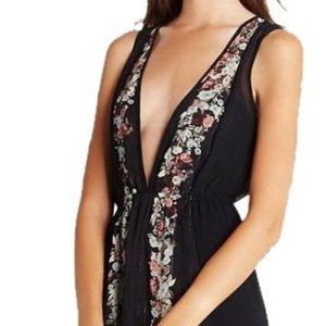 BCBGeneration Deep V neck Black Flo…